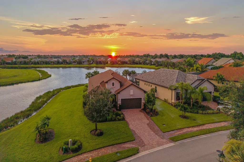 2703 Aviamar Circle Naples FL 34114