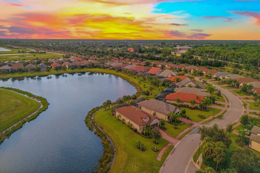 2703 Aviamar Circle Naples FL 34114