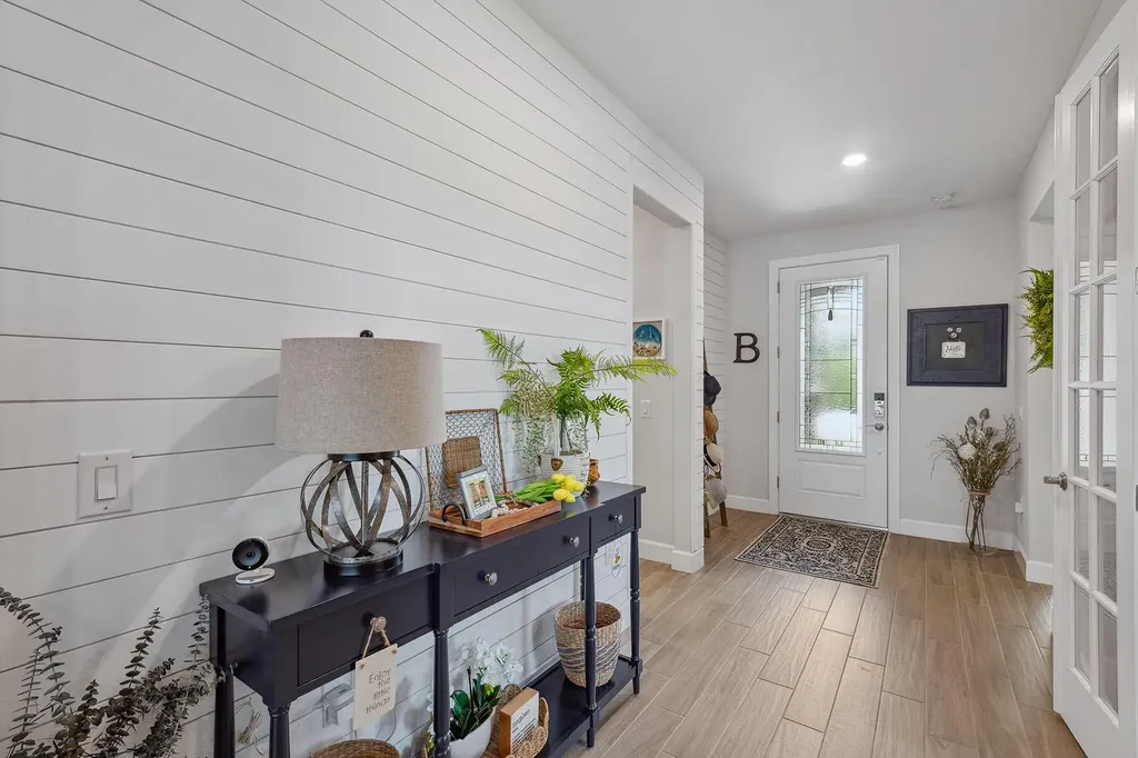 2703 Aviamar Circle Naples FL 34114