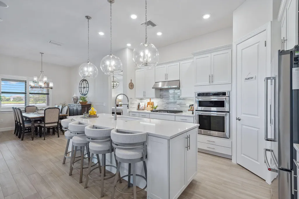 2703 Aviamar Circle Naples FL 34114