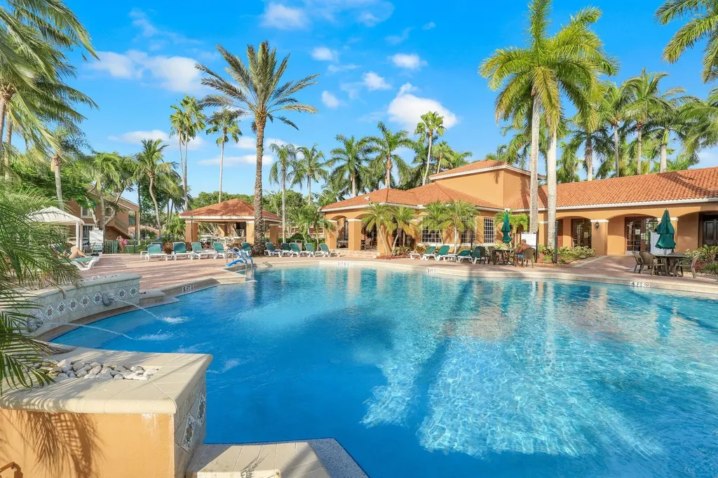 1205 Wildwood Lakes Boulevard Naples FL 34104