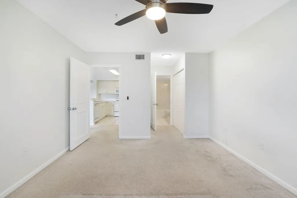 1205 Wildwood Lakes Boulevard Naples FL 34104