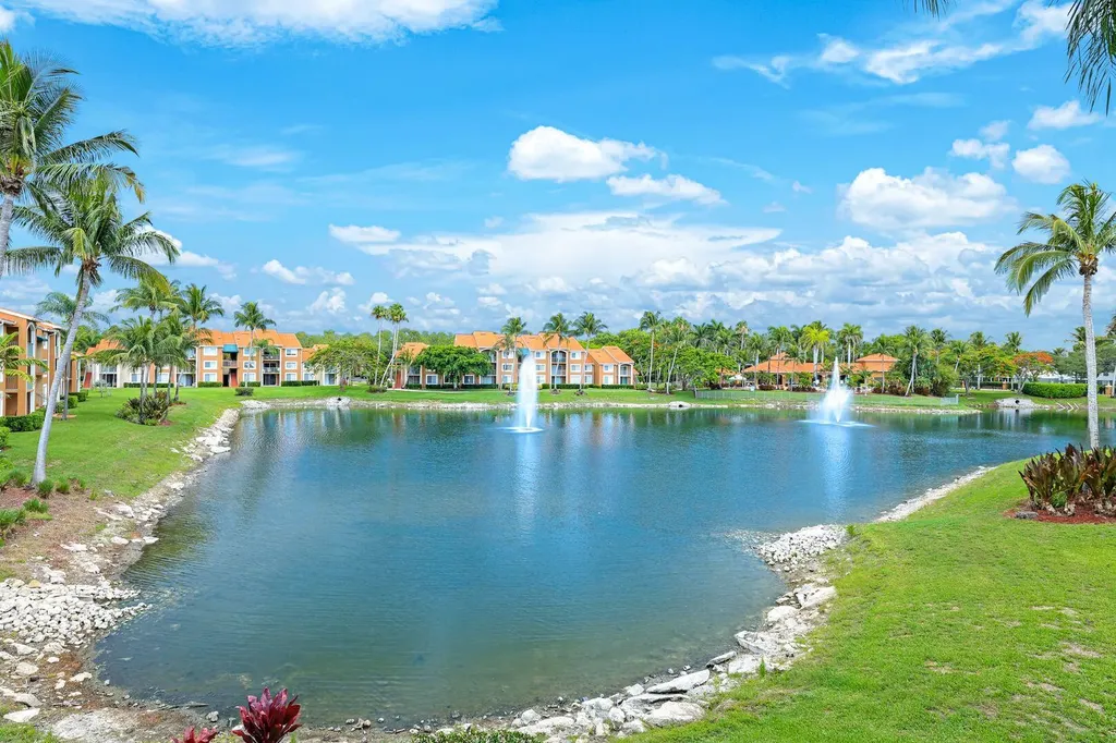 1205 Wildwood Lakes Boulevard Naples FL 34104