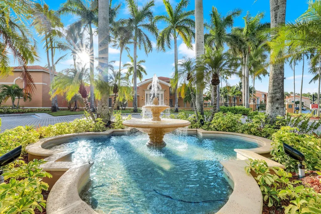 1205 Wildwood Lakes Boulevard Naples FL 34104