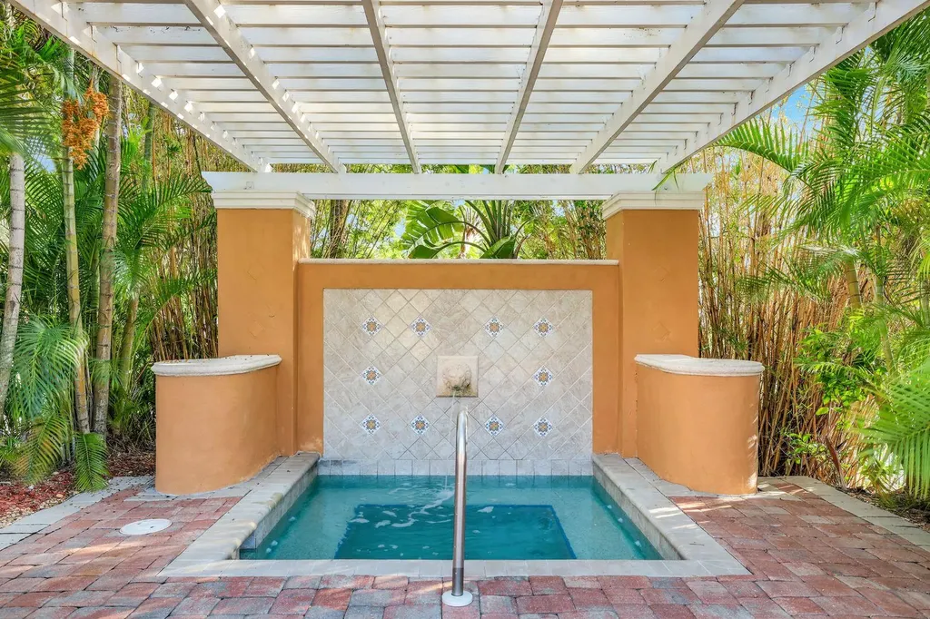 1205 Wildwood Lakes Boulevard Naples FL 34104