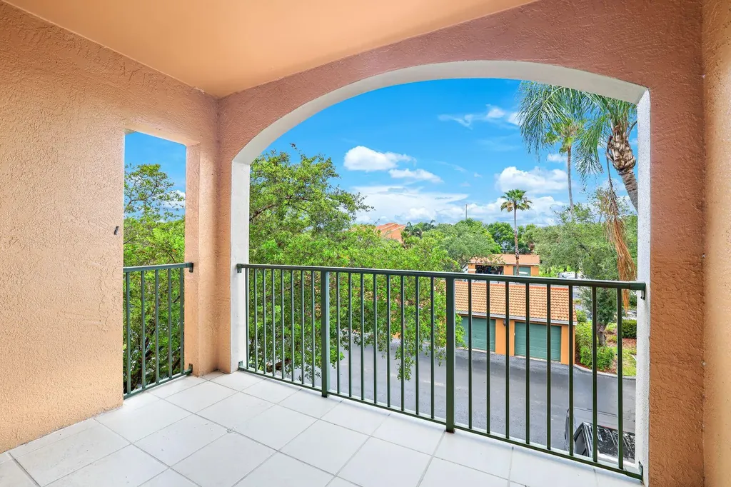 1205 Wildwood Lakes Boulevard Naples FL 34104