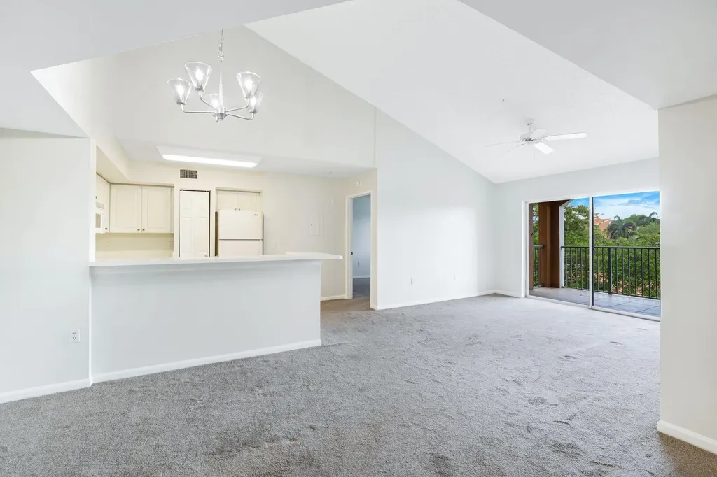 1205 Wildwood Lakes Boulevard Naples FL 34104