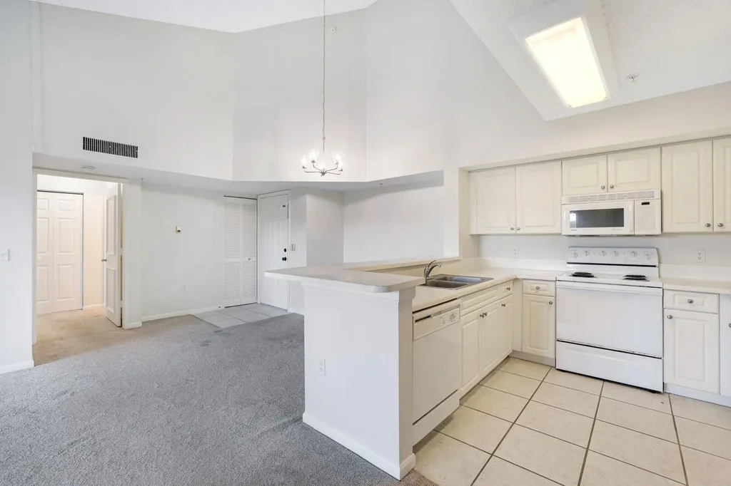 1205 Wildwood Lakes Boulevard Naples FL 34104