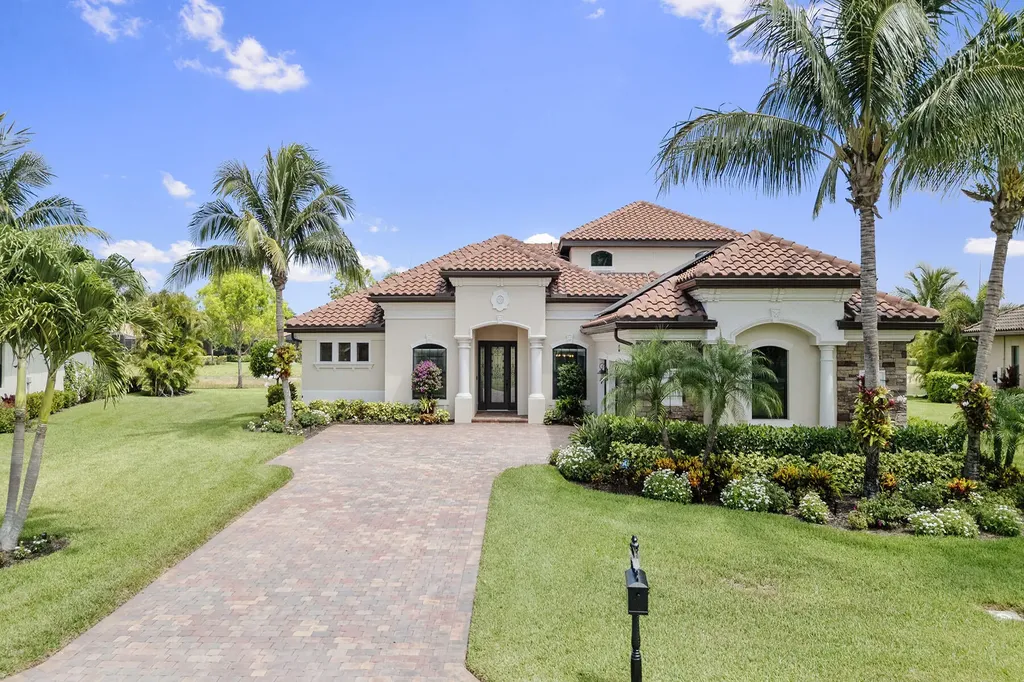 9453 Carmini Court Naples FL 34114