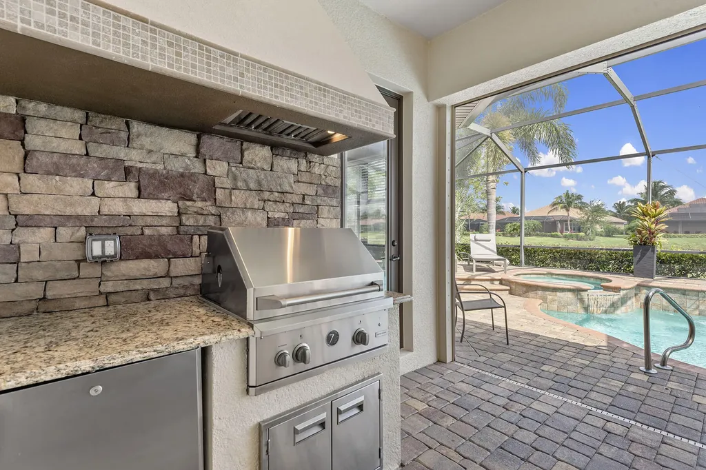9453 Carmini Court Naples FL 34114