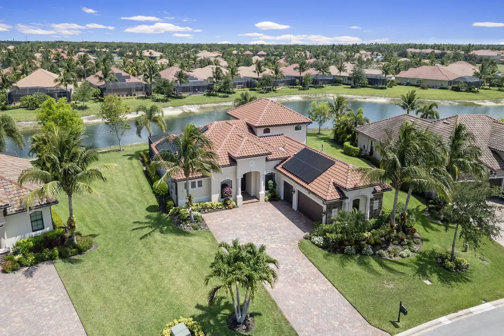 9453 Carmini Court Naples FL 34114