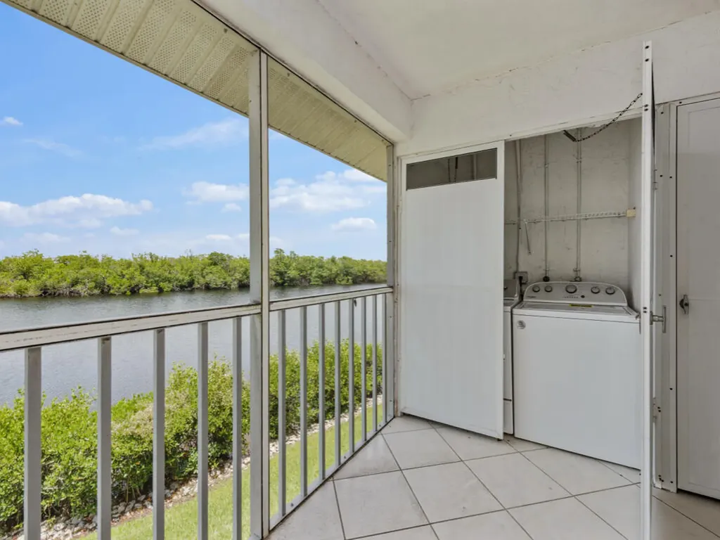 1315 Mainsail Drive Naples FL 34114