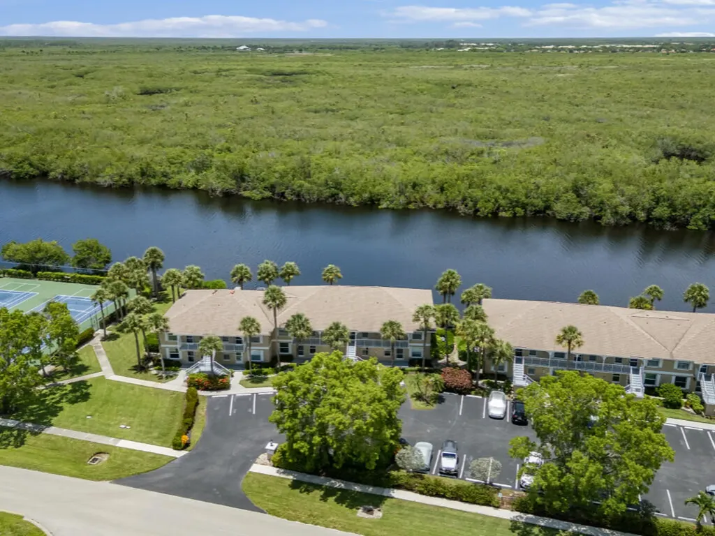 1315 Mainsail Drive Naples FL 34114