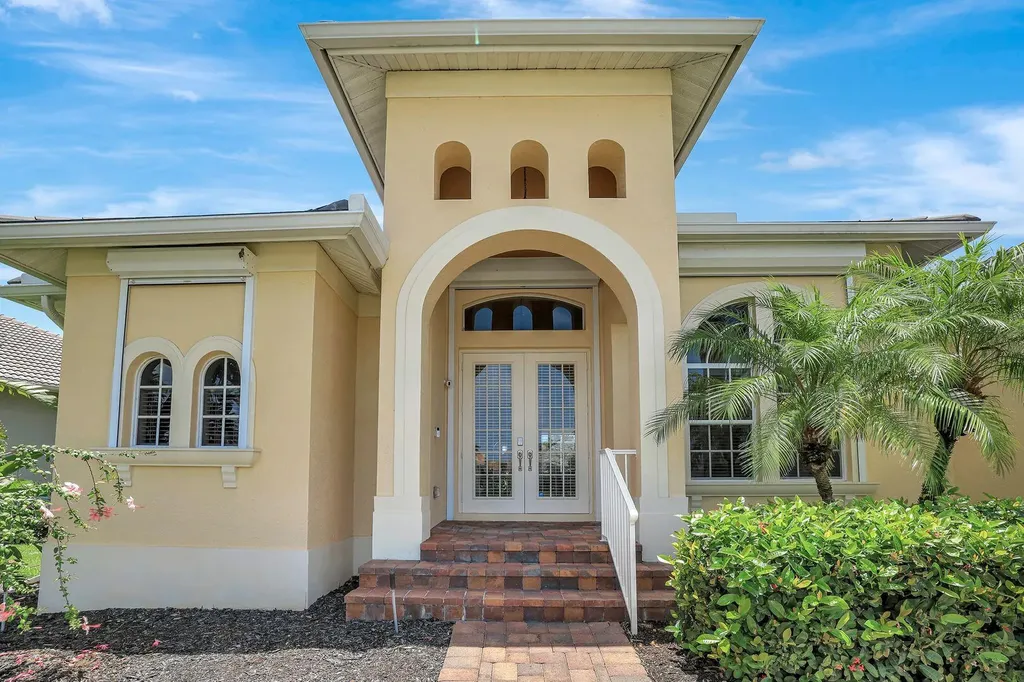 628 Hernando Drive Marco Island FL 34145