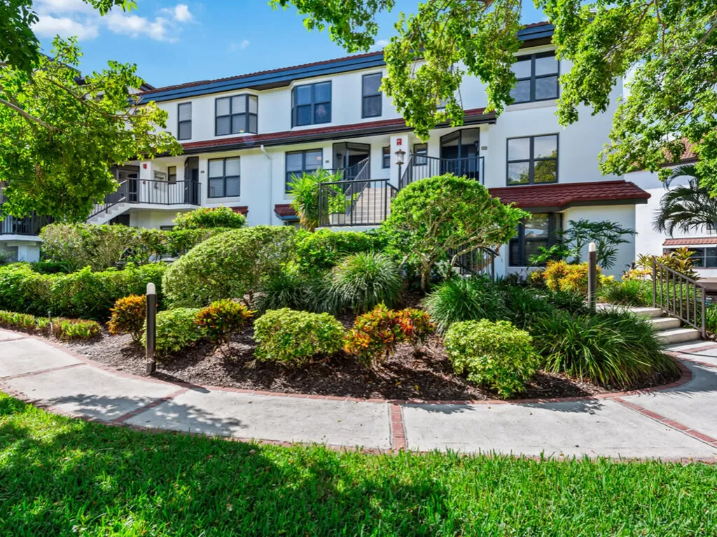 110 La Peninsula Naples FL 34113