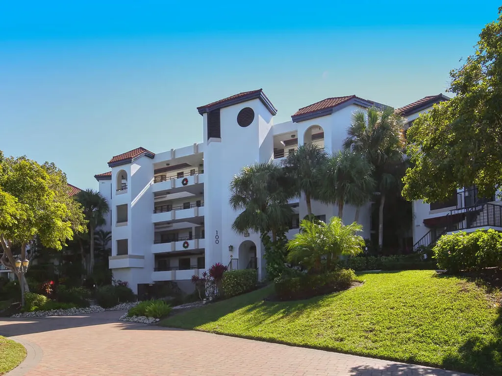 110 La Peninsula Naples FL 34113