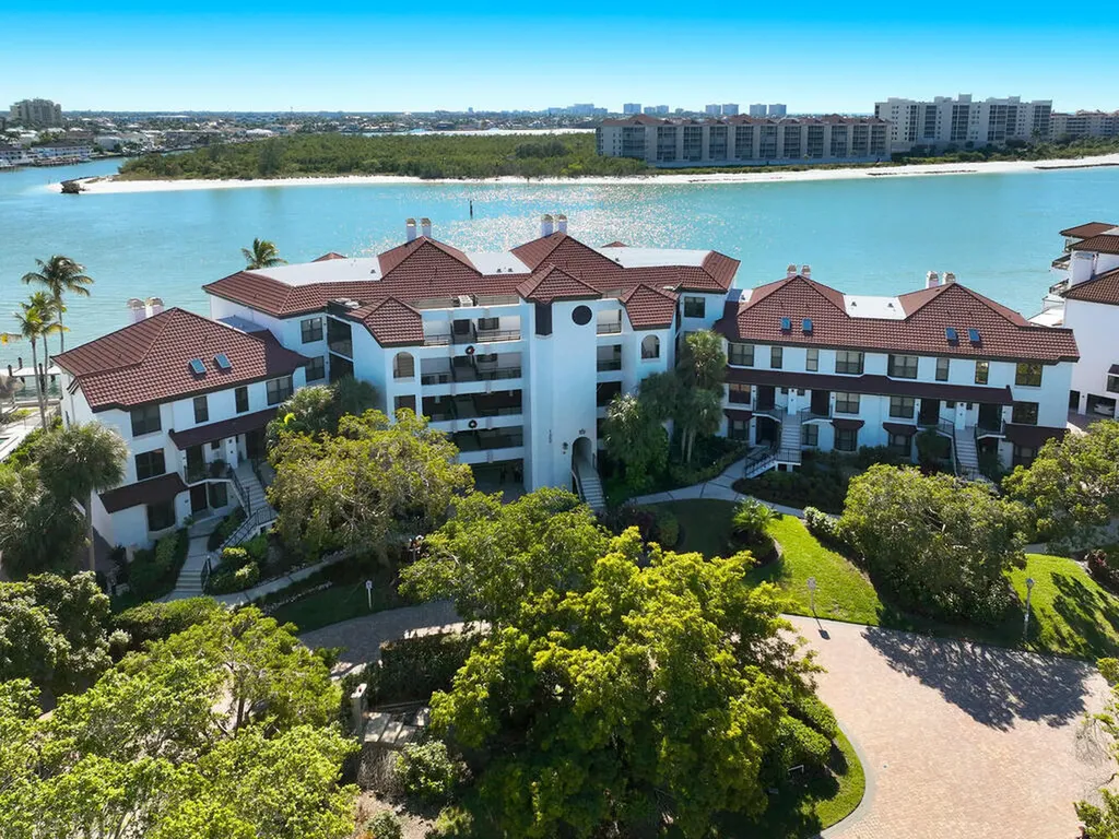 110 La Peninsula Naples FL 34113