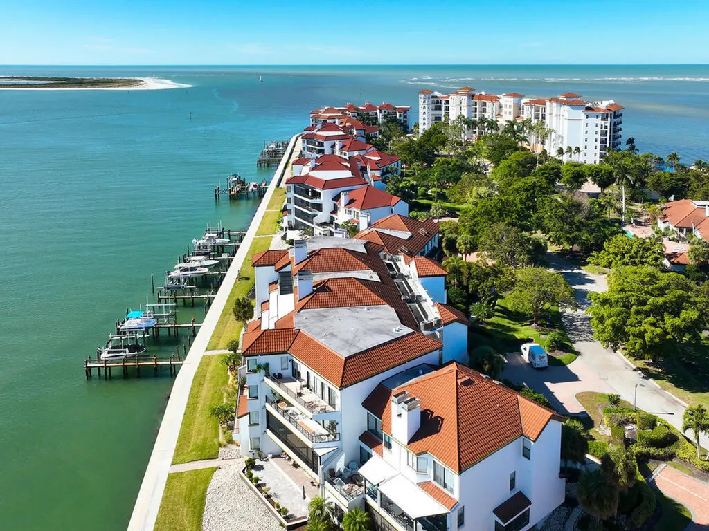 110 La Peninsula Naples FL 34113