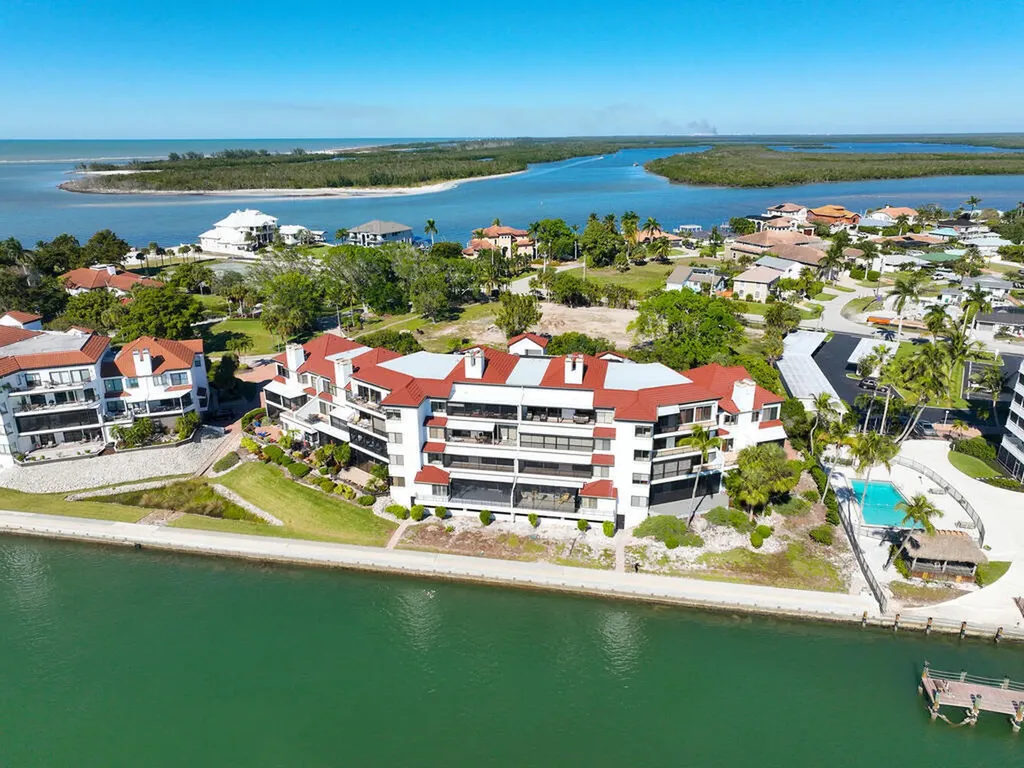 110 La Peninsula Naples FL 34113