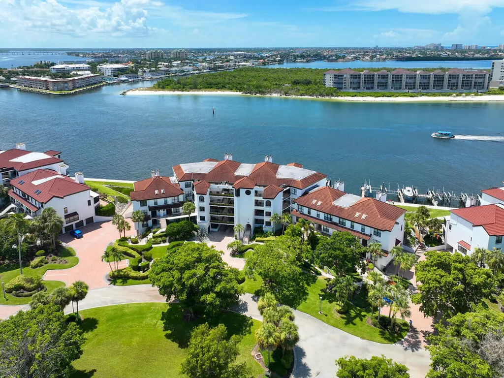 110 La Peninsula Naples FL 34113