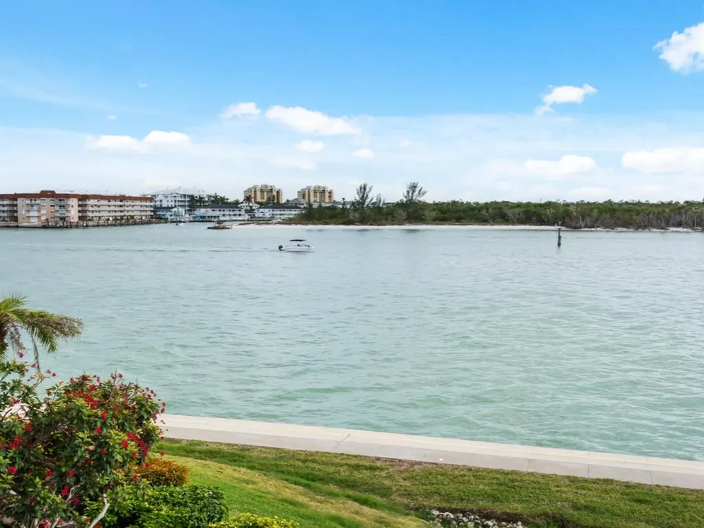 110 La Peninsula Naples FL 34113