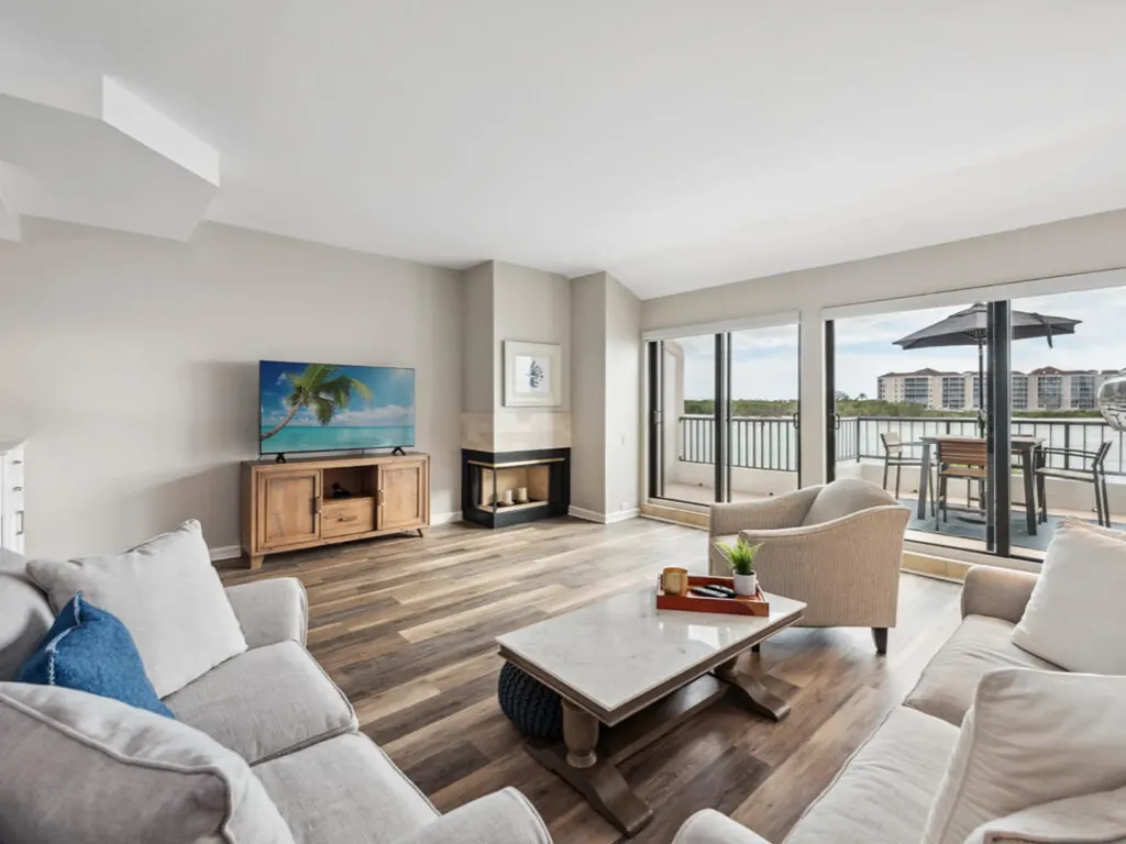 110 La Peninsula Naples FL 34113