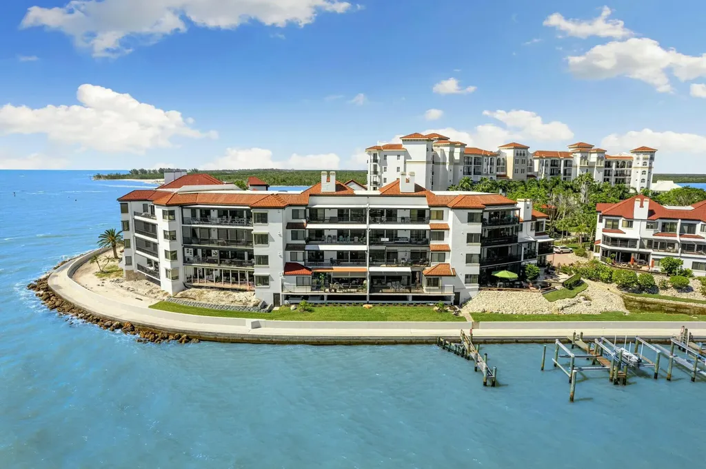 502 La Peninsula Boulevard Naples FL 34113