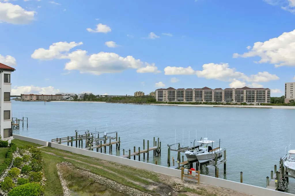 502 La Peninsula Boulevard Naples FL 34113