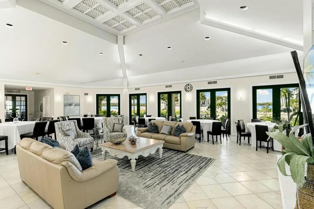 502 La Peninsula Boulevard Naples FL 34113