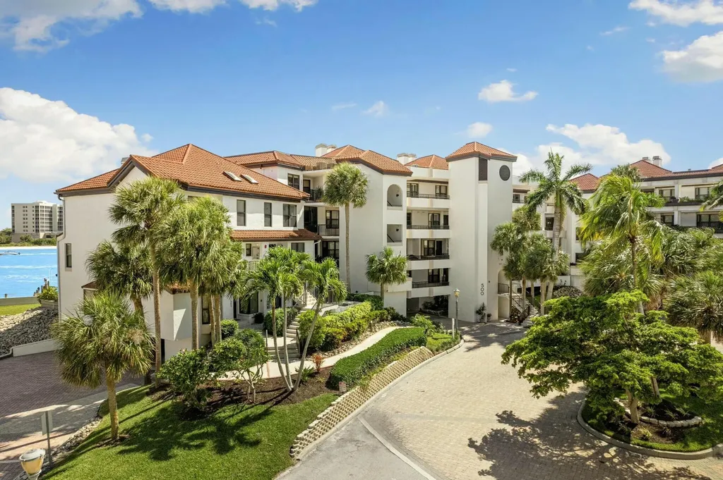 502 La Peninsula Boulevard Naples FL 34113