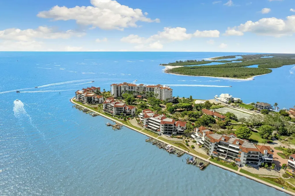 502 La Peninsula Boulevard Naples FL 34113