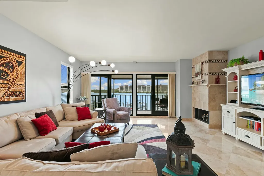 502 La Peninsula Boulevard Naples FL 34113