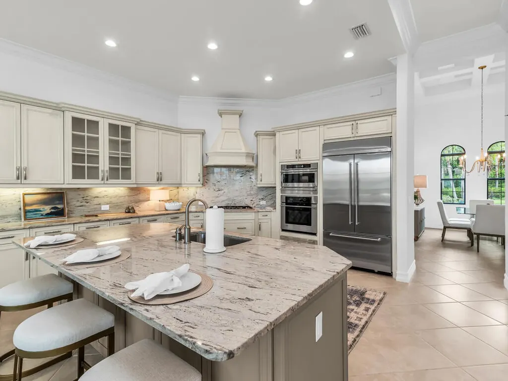 6564 Costa Circle Naples FL 34113