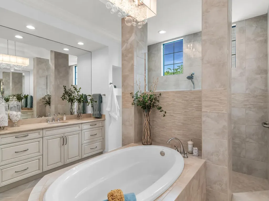 6564 Costa Circle Naples FL 34113