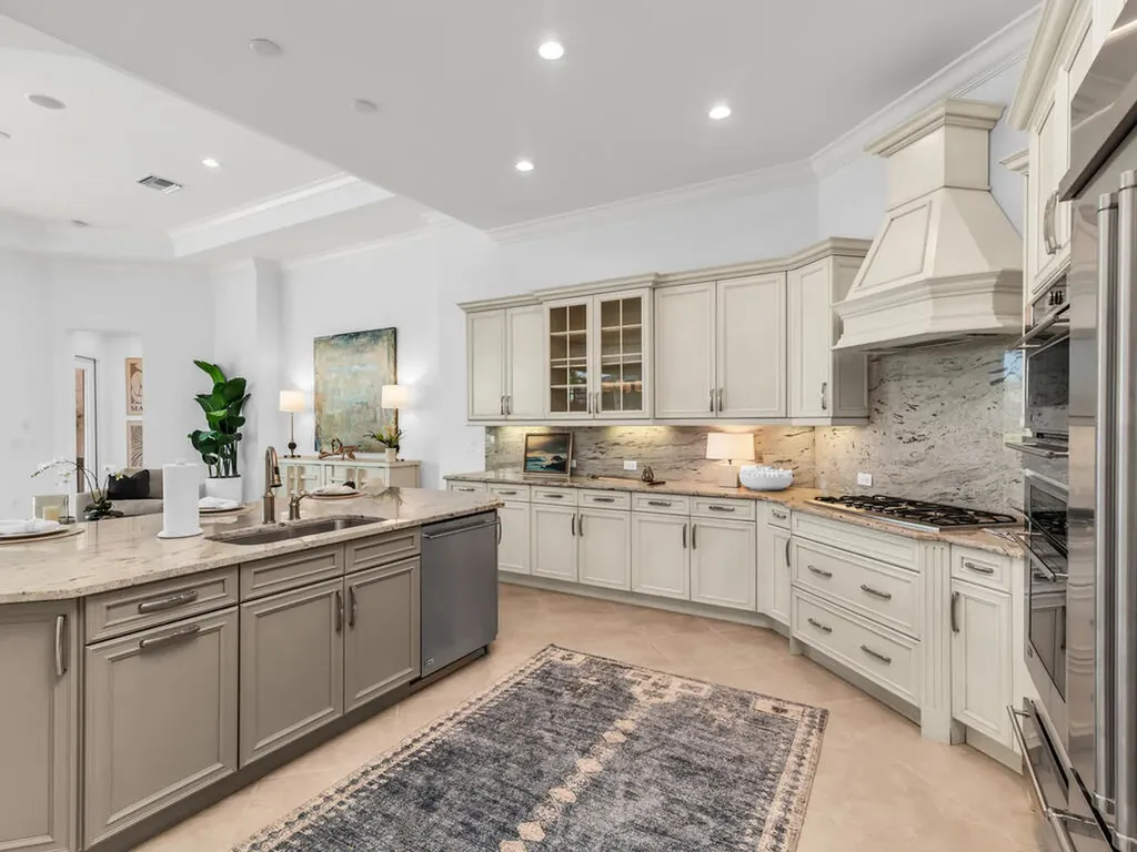 6564 Costa Circle Naples FL 34113