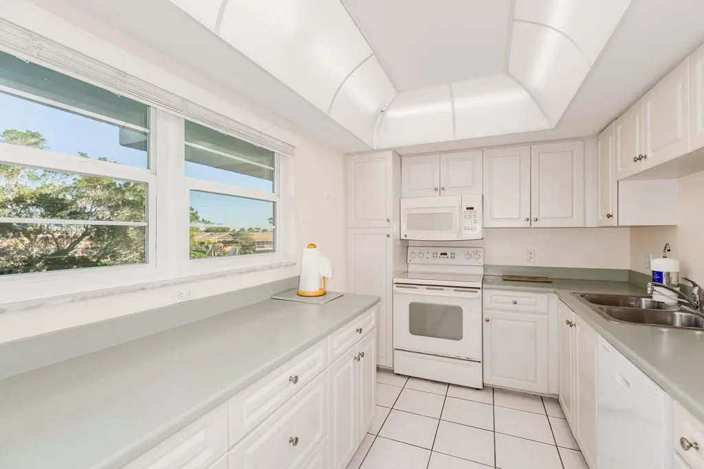 129 S Collier Marco Island FL 34145
