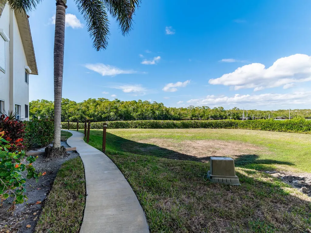 206 Newport Drive Naples FL 34114
