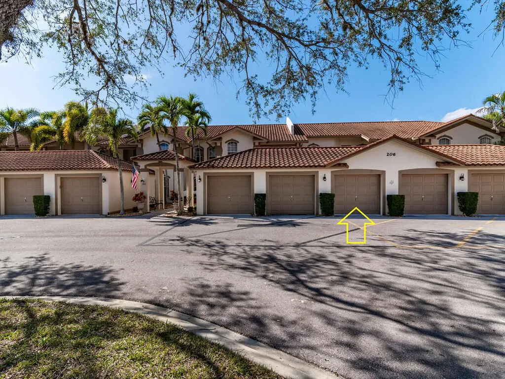 206 Newport Drive Naples FL 34114