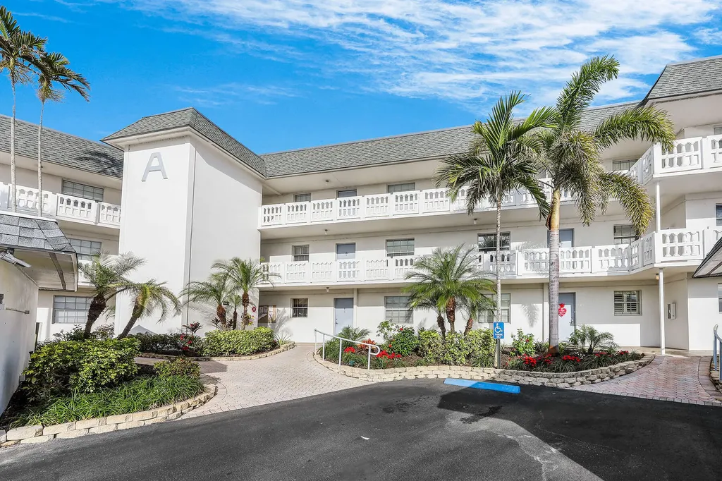 315 Saint Andrews Naples FL 34113