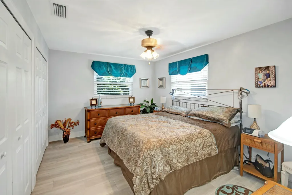 105 Jamaica Drive Naples FL 34113