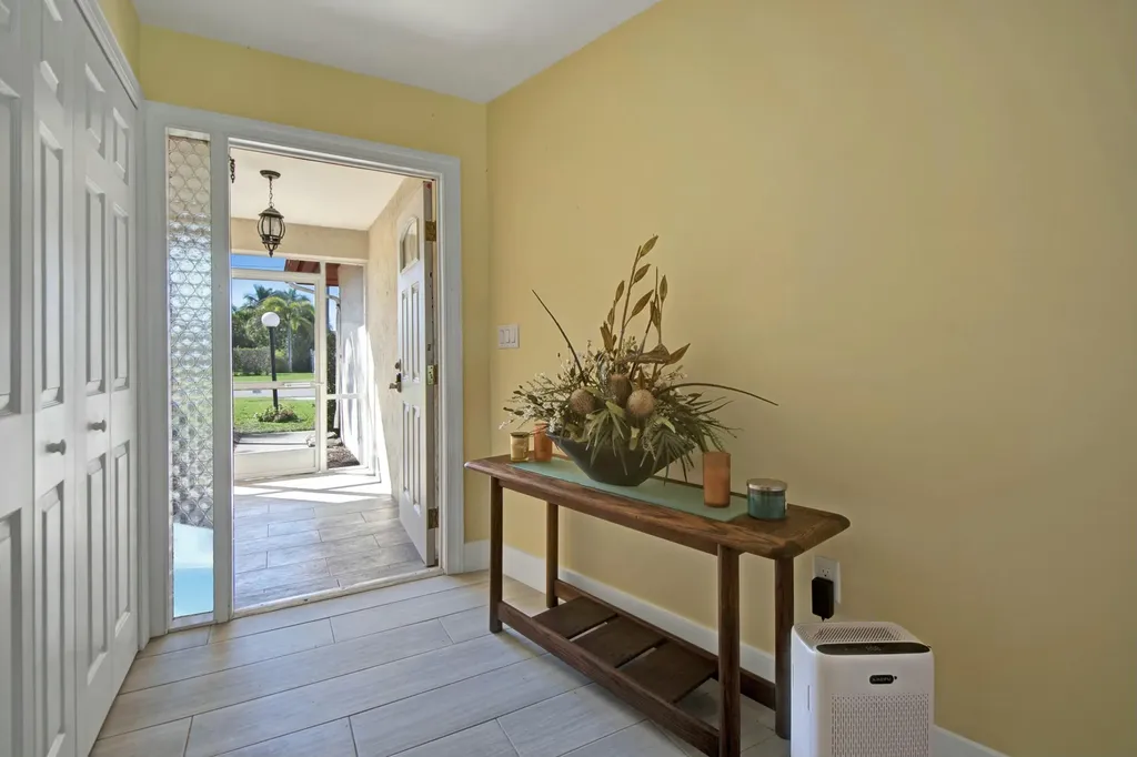 105 Jamaica Drive Naples FL 34113