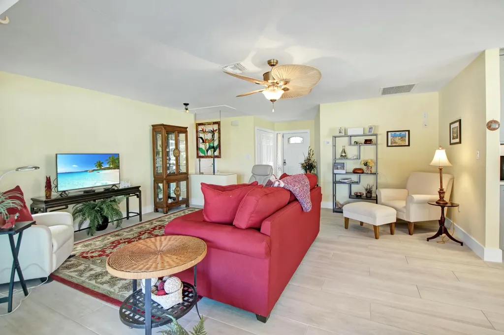 105 Jamaica Drive Naples FL 34113