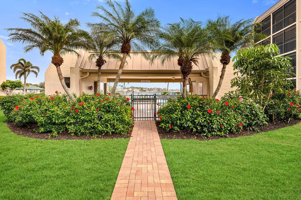 933 Collier Court Marco Island FL 34145