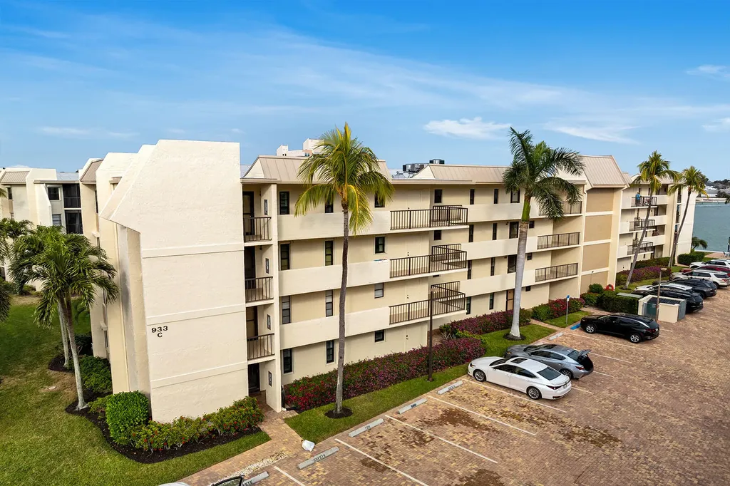 933 Collier Court Marco Island FL 34145