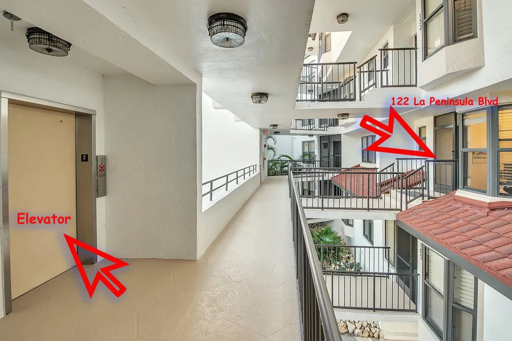 122 La Peninsula Boulevard Naples FL 34113