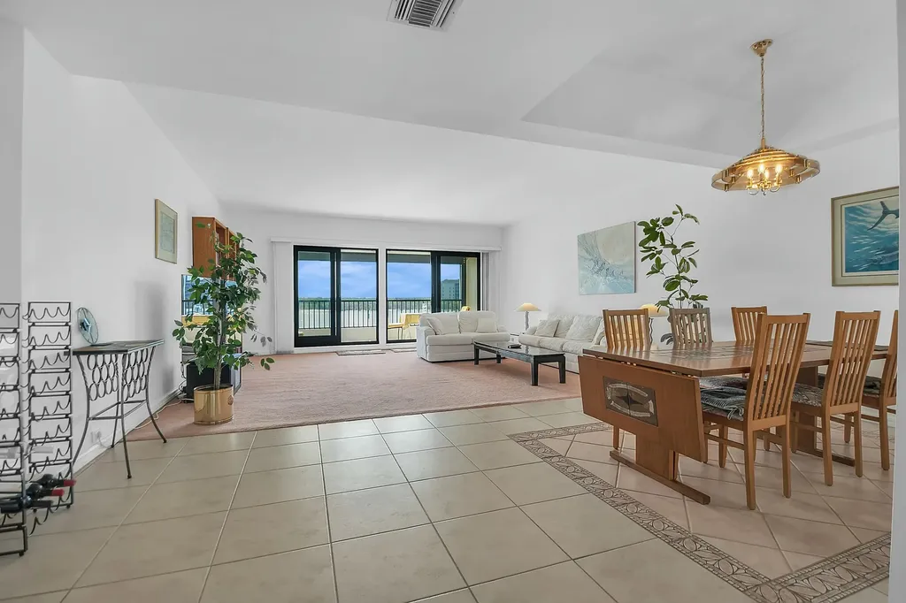 122 La Peninsula Boulevard Naples FL 34113