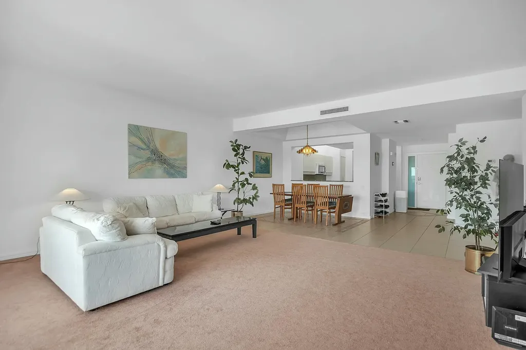 122 La Peninsula Boulevard Naples FL 34113