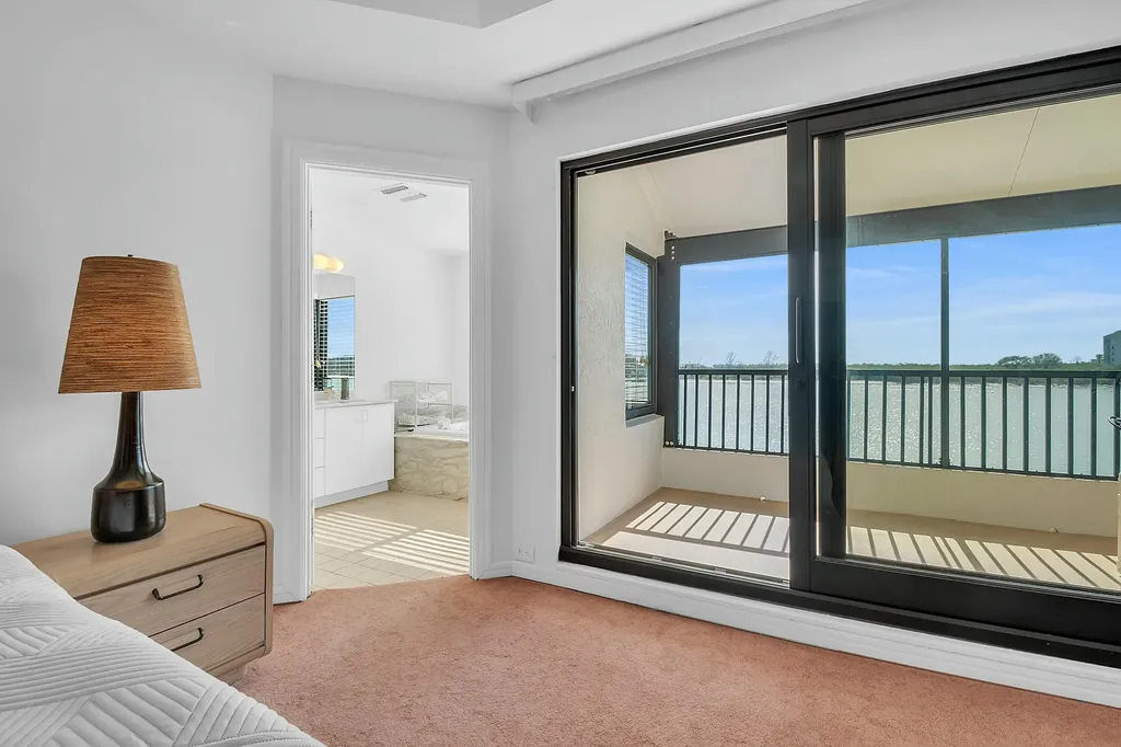 122 La Peninsula Boulevard Naples FL 34113