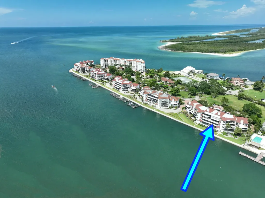 122 La Peninsula Boulevard Naples FL 34113