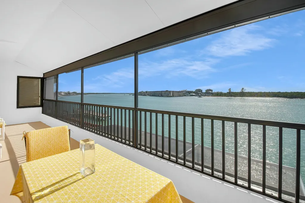 122 La Peninsula Boulevard Naples FL 34113